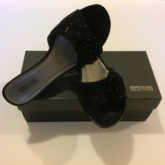 Kenneth Cole Reaction Black Kitten Heels - Picture 1 of 2